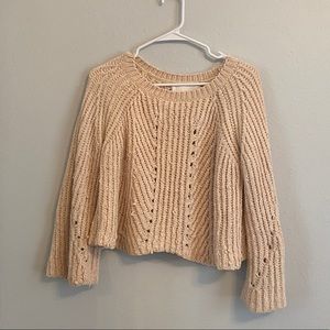 Cropped sweater with loose sleeves